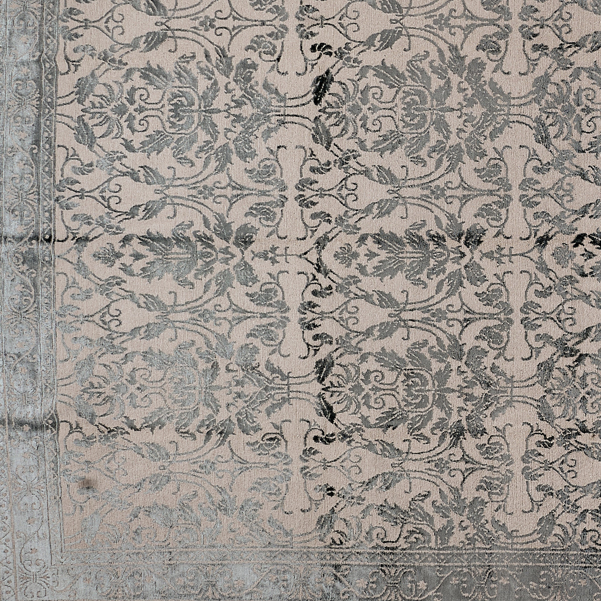 20156 Fine Hand Knotted Nepal Rug