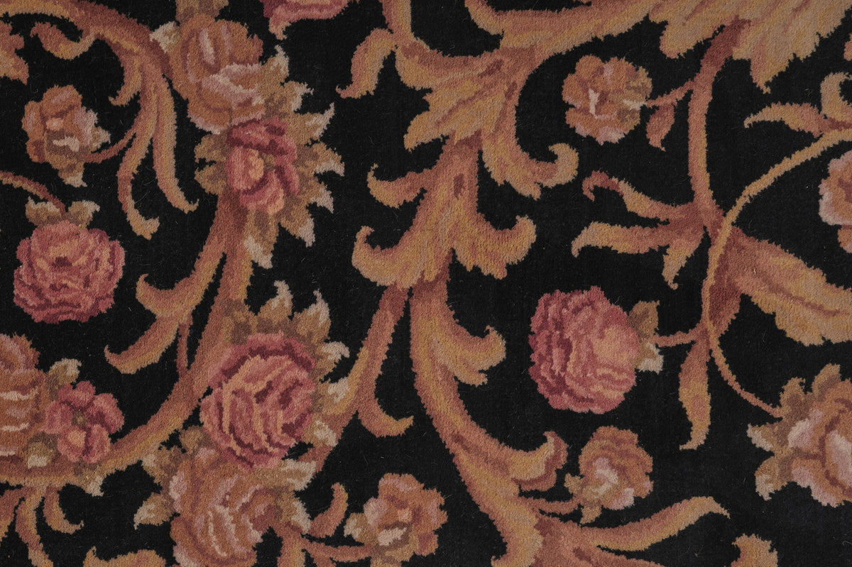 40067 Hand Knotted European Runner