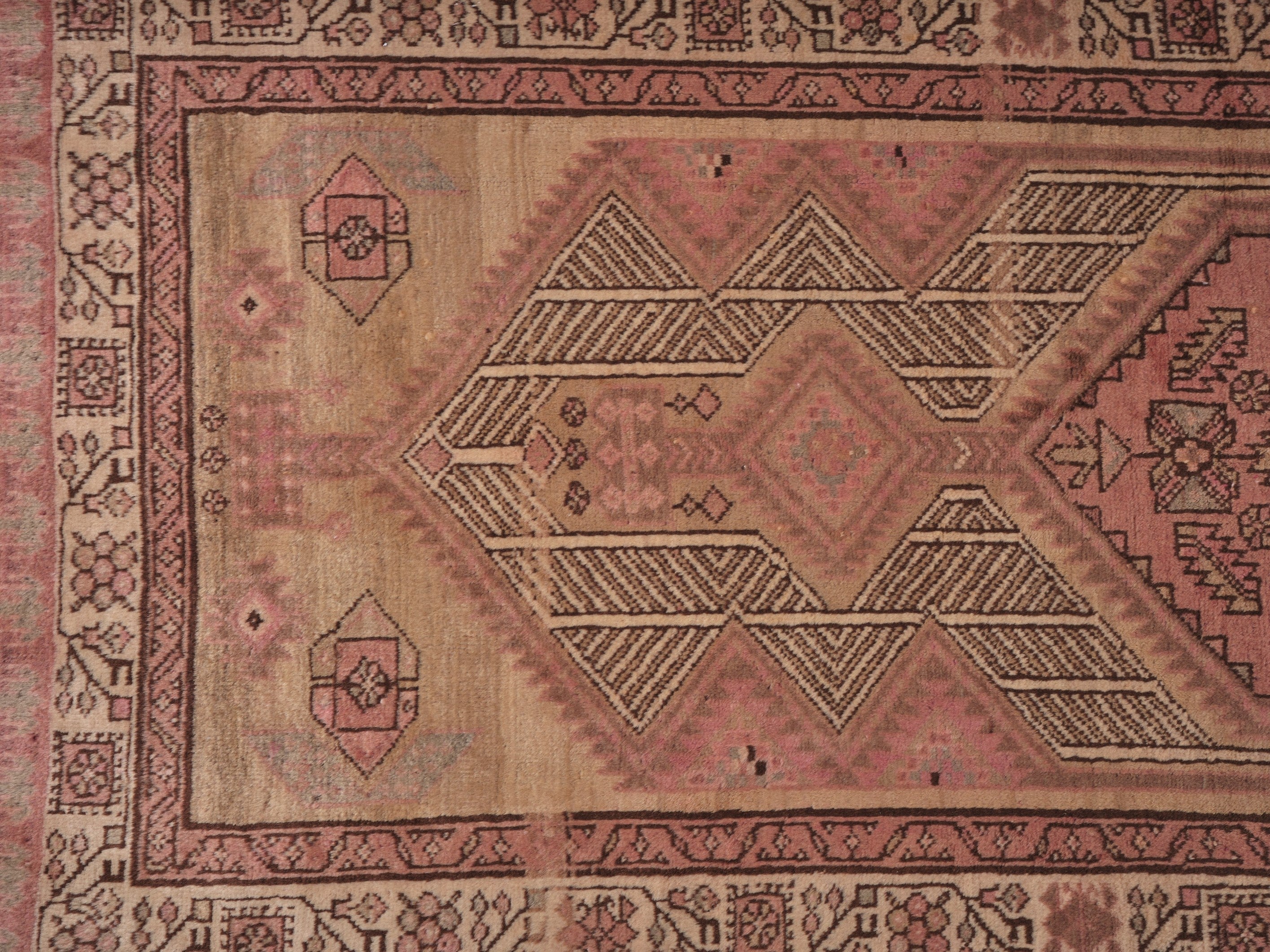 40070 Antique N. West Persian Runne