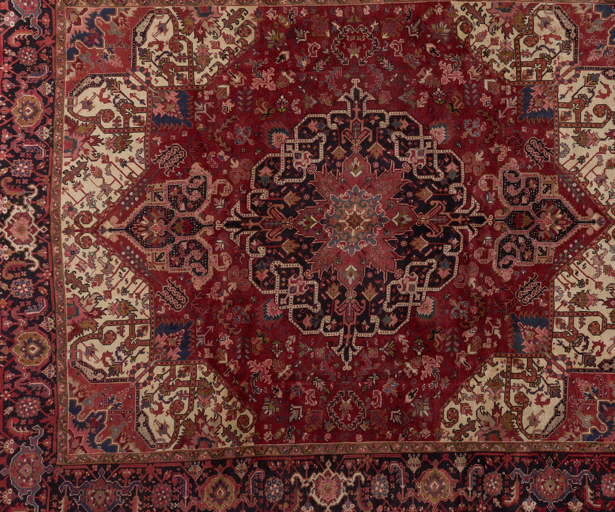 90081 Semi-Antiqie Persian Heriz circa 1960
