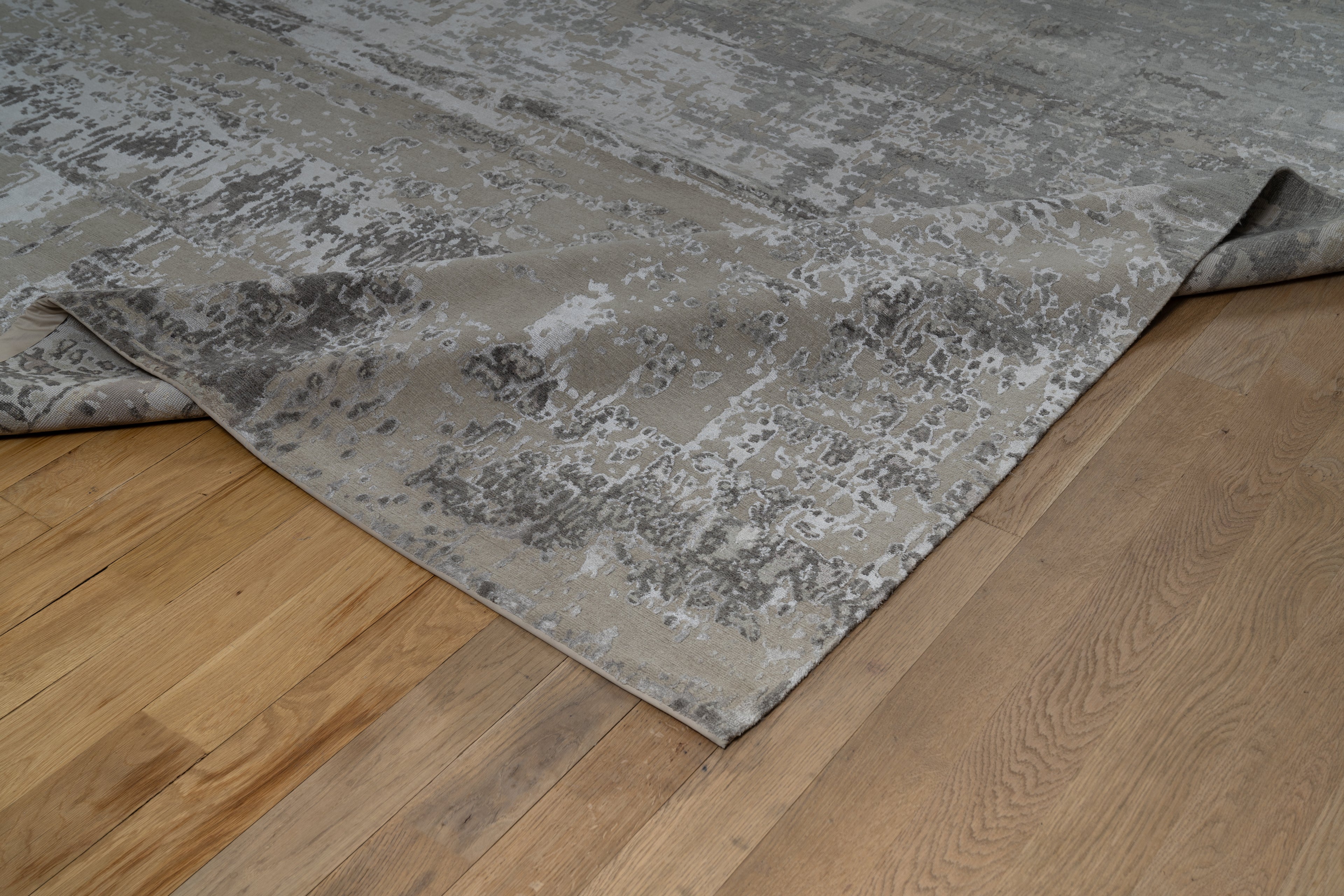 20033 Fine Hand Knotted Nepal Rug