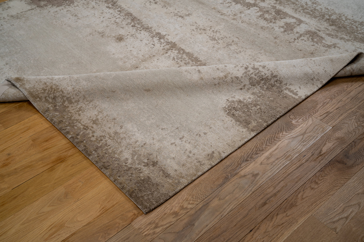 20083 Fine Hand Knotted Nepal Rug