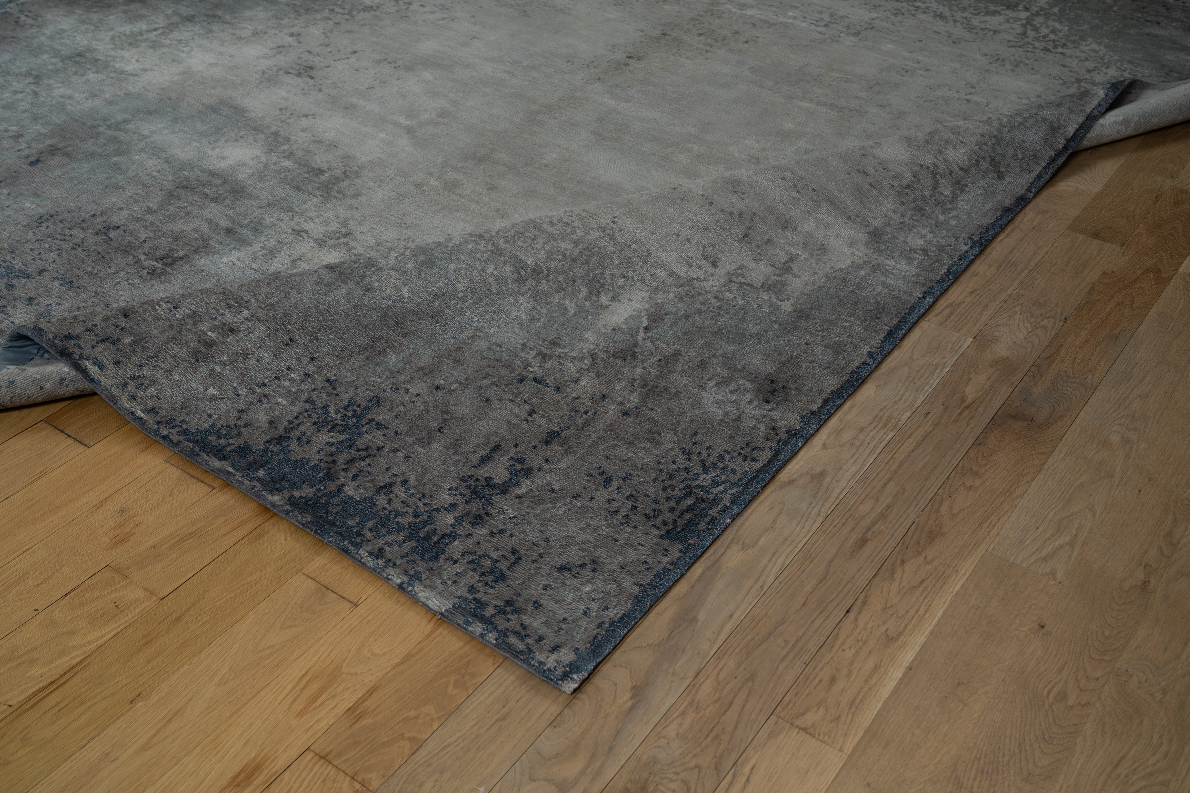 20087 Fine Hand Knotted Nepal Rug