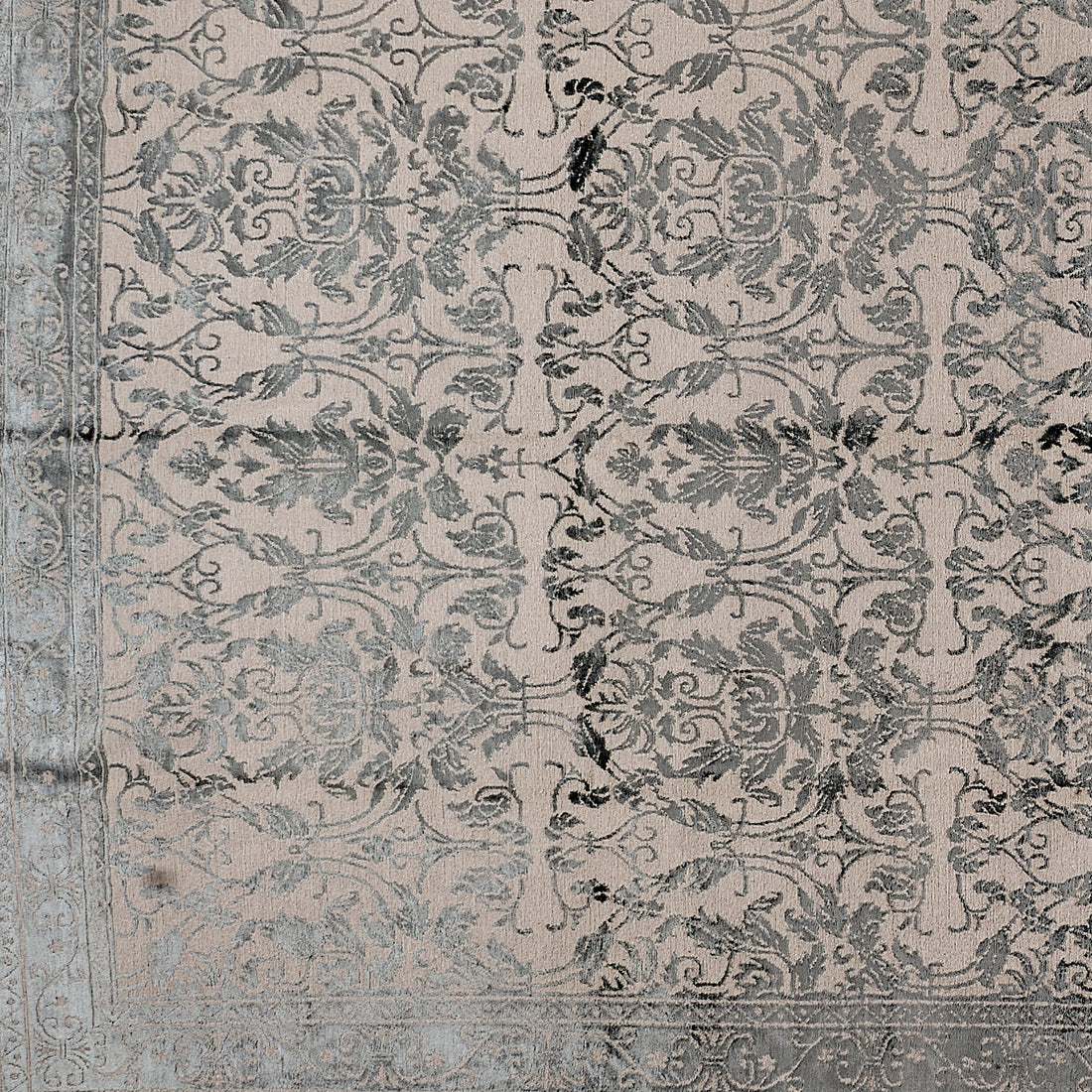20156 Fine Hand Knotted Nepal Rug