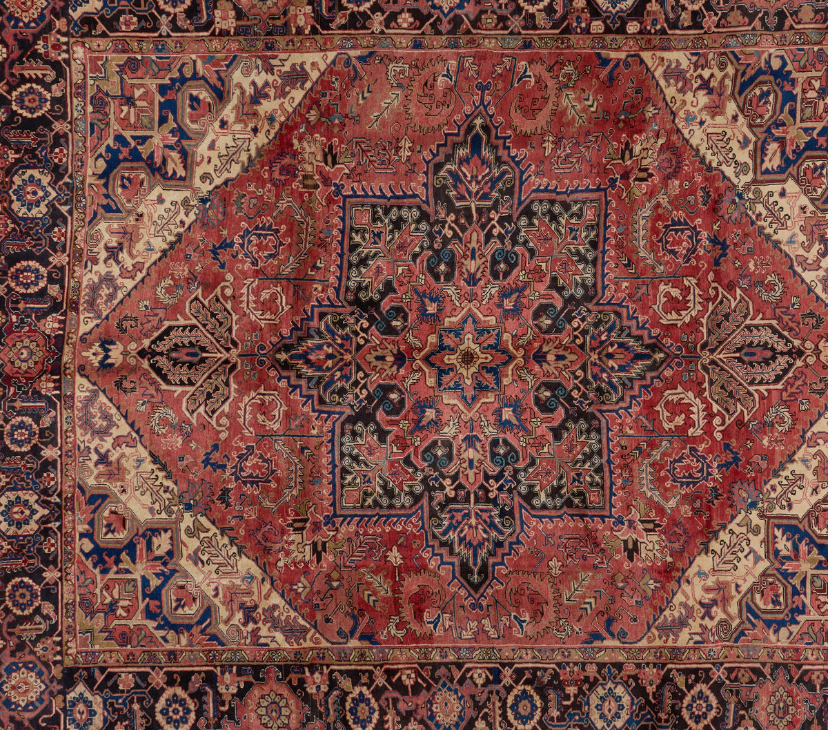 90083 Semi-Antiqie Persian Heriz circa 1960